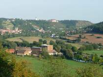 Freyburg (Unstrut) - Blick vom Kloster Zscheiplitz auf die Neuenburg - vorn die M�hle im OT Zeddenbach - Foto vom 19.09.2009