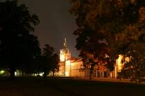 Seitenansicht vom beleuchteten Charlottenburger Schlo� in Berlin. 20.10.2009