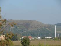 Laucha an der Unstrut - Blick vom Gewende zum Nissenberg - vorn die Geb�ude der Glockengold Fruchtsaft GmbH - Foto vom 27.09.2009
