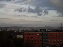 Sonnenschein in Dresden Wachwitz aber Regen �ber der Stadt