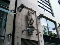 Die Fassade eines Modehauses an der K�nigsallee in D�sseldorf, 7. Juli 2008.