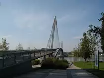 Kehl am Rhein/Baden,
Fu�g�ngerbr�cke �ber den Rhein,
Schr�gseilbr�cke ,2004 er�ffnet,
Sept.2006