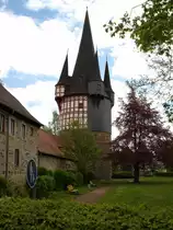 Neustadt/Hessen,
Junker-Hansen-Turm von 1480,
gr��ter Fachwerkrundbau der Welt und
Wahrzeichen der Stadt,
Mai 2005