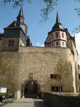 Romrod/Hessen,
Eingang zum Schlo� aus dem 11.Jahrh.,
nach 7-j�hriger Sanierung 2002 fertigestellt,
heute Sitz der DenkmalAkademie,
Mai 2005