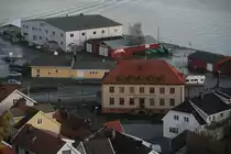 Von oben ist noch die alte struktur des Bahnhofs erkennbar. Der G�terschuppen beherbergt heute den Vinmonopolet. Krager�, 21.09.2009