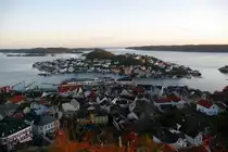 Krager� ist ein alter Fischerort an der Telemarkk�ste. Die Kommune Krager� hat 10.400 Einwohne und erstreckt sich �ber 495 Inseln. Viele der bewohnten Inseln sind vom Hauptort mit einer Autof�hre verbunden. Der Ort wurde im 16. Jh. bereits erw�hnt.