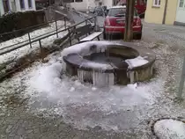 Vereister Brunnen am Nu�bichl in Kraiburg