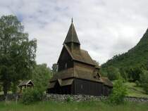 Die Frontansicht der Stabkirche von Urnes.