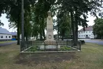 J�nschwalde, Obelisk f�r Gefallene des 1. Weltkrieg, 26.08.09 