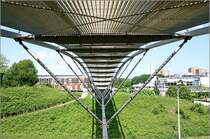 Fu�g�ngersteg im Universit�ts-Campus in Stuttgart-Vaihingen. 27.7.2005 (Matthias)