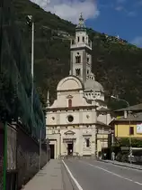 Tirano, Wallfahrtskirche Madonna di Tirano. Bau ab 1505. Renaissance und Barock, unterer Teil des Turmes nach romanischem Vorbild.
Aufnahme vom 24. Aug. 2005, 14:55