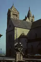 Breisach, St. Stephansm�nster, romanisch/gotisch, Ende 12. Jh. bis 1230. Ansicht von Nordwesten mit Querschiff/Langhaus und T�rmen. Aufnahme von Sept. 1982, HQ-Scan ab Dia.