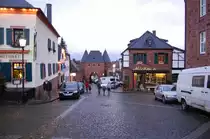  Nideggen/Eifel Blick die Graf-Gerhard-Stra�e hinunter zum Stadttor. - 06.12.2009 