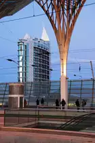 LISBOA (Concelho de Lisboa), 19.02.2010, futuristisches Wohnhochhaus auf dem fr�heren EXPO-Gel�nde