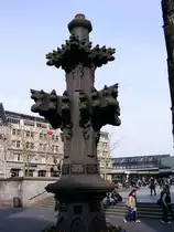 Ein abgebautes fr�heres Fassadenteil des K�lner Doms auf dem s�dwestliche Vorplatz, 17. M�rz 2010.