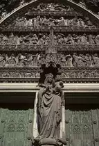 K�ln, Hohe Domkirche. Ausschnitt des Marienportals an der Westseite vor der Renovation, Aug. 2002, HQ-Scan ab Dia.