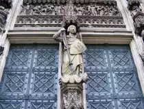 Eine Steinfigur am K�lner Dom, 17. M�rz 2010.