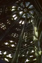 K�ln, Hohe Domkirche, S�dturmspitze. Durchbrochener Helm mit Masswerk, u.a. nach mittelalterlichem Plan  F  ausgef�hrt und 1880 eingeweiht. Aufnahme von Juni 1993, HQ-Scan ab Dia.