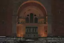 Arnsberg-Neheim: Sauerl�nder Dom, St. Johannes; Hauptportal (eine Totale der Kirche erscheint in K�rze)