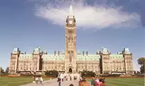 Das Regierungsgeb�ude Centre Block von Ottawa/Kanada Der gesamte Parlamentsbezirk ist 88.480 m� gro�. Zwischen den drei Hauptgeb�uden Centre Block, East Block und West Block liegt ein quadratischer Barockgarten. im September 1993 (scan vom Bild). 