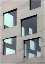 Zollverein-Schule  School of Management and Design : Hier kann man gut die doch recht d�nnen W�nde erkennen. Das Geb�ude erf�llt aber dennoch die strengen deutschen Energiesparverordnungen. 21.03.2010 (Matthias)