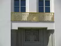 Schwerin; Balustrade �nd Wappen am Landesarchin in der Graf-Schack-Allee, 18.04.2010