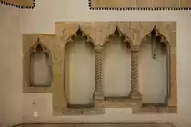 Biel/Bienne, ref. Stadtkirche, ehemals St. Benedikt. Priesterdreisitz mit Lavabo in der S�dwand des Chors aus der Bauzeit von 1451-70. Wieder freigelegt 1909-11. Spiralige S�ulchen tragen mit Nasen besetzte Kielbogen. 27. April 2010, 16:28