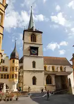 Biel/Bienne, ref. Stadtkirche, ehemals St. Benedikt. Turm nach missgl�ckter Erh�hung 1481 eingest�rzt, bis 1490 neu aufgebaut, Spitzhelm von Hans Dyck 1549-51. Schauseite von Norden, dem so genannten Ring, Biel's Haupt- und Marktplatz bis ins 19. Jh., 27. April 2010, 16:21
