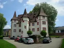 Schlo� Schmieheim im gleichnamigen Ort in der Ortenau,
das dreit�rmige, l�ndliche Renaissanceschl��chen entstand 1606-09,
heute im Gemeindebesitz,
Mai 2010 