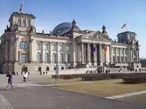 Reichstagsgeb�ude, 1884-94 von Paul Wallot erbaut, 1933 durch Brandstiftung besch�digt, 1945 zerst�rt, ab 1961 schrittweise wieder aufgebaut, Innenausbau und moderne Kuppel von Sir Norman Foster, seit 1999 Sitz des Deutschen Bundestages (18.03.2010)