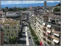Blick von der Pont Bessi�re auf einen darunterliegenden Stra�enzug von Lausanne (25.07.2009).