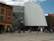 Stralsund ganzer Stolz neben der neuen R�genbr�cke das Ozeaneum ohne Warteschlange.