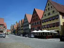 Dinkelsb�hl in Mittelfranken,
ehemalige Reichsstadt, heute ca.12000 Einwohner,
Martin Lutherstr. mit W�rnitztor,
Juni 2010
