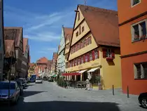 Dinkelb�hl in Mittelfranken,
sehenwerte sp�tmittelalterliche Stadt,
die Segringerstr.,
Juni 2010