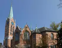 Z�rich-B�hl, ref. Kirche, 1895-96 von Paul Reber. Zentralbau mit drei polygonalen Kreuzarmen und Flankenturm, vorgeblendete Backsteinfassade. Neugotik. Aufnahme in Richtung Osten, 24. April 2010, 15:31