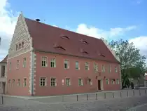 M�hlberg rechts der Elbe geh�rt zum Land Brandenburg,
das Rathaus im historischen Stadtkern,
Juni 2010