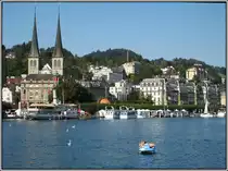 Blick von der Seebr�cke in Luzern. Der Schaufelraddampfer am Ufer dient als Restaurant. (21.07.2009) 
