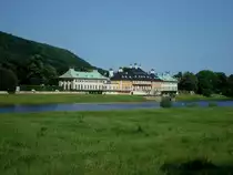 Dresden-Pillnitz,
das Schlo� an der Elbe aus dem 18.Jahrhundert,
Juni 2010