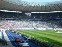 Das Berliner Olympiastdaion von innen.Von meinem Dauerkartenplatz aus fotografiert mit Sicht auf die Ostkurve mit den Herthafans.So ganz nebenbei das war beim Spiel Hertha BSC Berlin gegen Schalke 04 und Endstand war 1:0 f�r den FC Schalke 04.
