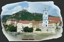 D�rnstein / Wachau. Ein herrlicher Blick auf D�rnstein mit seiner blauen Kirche vom Schiff aus. Im Hintergrund ist die Ruine D�rnstein zu sehen. 03.07.2010