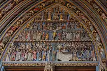 Freiburg im Breisgau, M�nster. Tympanon am Westportal mit J�ngstem Gericht, sp�tgotisch. Umrahmende Archivolten z.T. auch noch sichtbar. Meines Erachtens sehr gelungene Renovation. Aufnahme vom 06. Juli 2010, 16:19