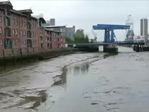 Husumer Innenhafen bei Niedrigwasser mit Zugbr�cke/Klappbr�cke; 23.05.2010
