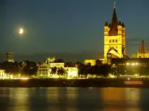 Gro� St.Martin, der Rhein und die Innenstadt K�lns am 17.07.2010 im hereinbrechenden Abend.