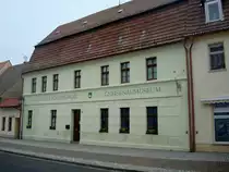 Schildau in Sachsen,
dem Feldherrn und Sohn der Stadt ist das Gneisenau Museum gewidmet,
im Haus befindet sich auch das Schildb�rger Museum,
man m�sste sicherlich gro�z�gig anbauen, wollte man die Schildb�rgerstreiche unserer heutigen Politiker hier mit unterbringen,
Juni 2010