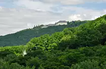 G�stehaus Petersberg im Siebengebirge. Das G�stehaus Petersberg ist im Besitz der Bundesrepublik Deutschland. Nach dem Umzug der Bundesregierung nach Berlin wird es �berwiegend privat, teilweise aber immer noch f�r  staatliche Zwecke  genutzt. 13.06.2010