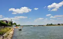 Rheinufer Bonn, Blickrichtung Norden �ber die Kennedybr�cke - 18.07.2010