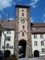 Villingen,
das  Obere Tor , �lteste datierbare Bauteile von 1493, Baubeginn aber fr�her, die Durchg�nge links und rechts stammen aus dem 20.Jahrhundert,
Aug.2010