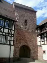 Alpirsbach im Schwarzwald,
der Turm der  Leutkirch  geh�rt zu einer 1099 gebauten Kirche, das Langhaus und der Chor wurden 1649 abgerissen,
Juli 2010