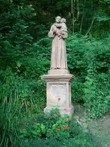 Hugstetten im Breisgau,
im �ffentlich zug�nglichen Teil des Schlo�parks steht das Denkmal f�r den Hl.Antonius,
Aug.2010  