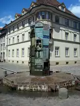 Villingen/Schwarzwald,
moderner Brunnen neben dem M�nster,
Aug.2010
